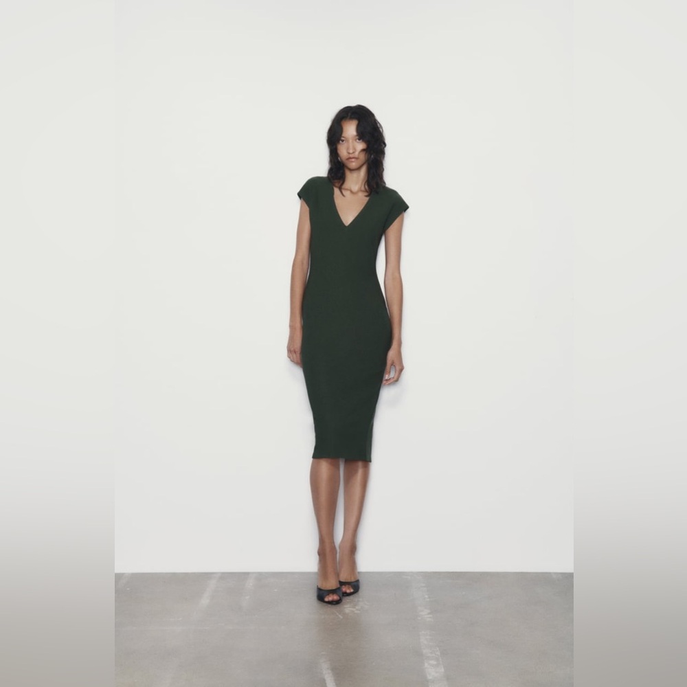 Zara    Sexy fit!!!   Dark Green Midi Dress. L